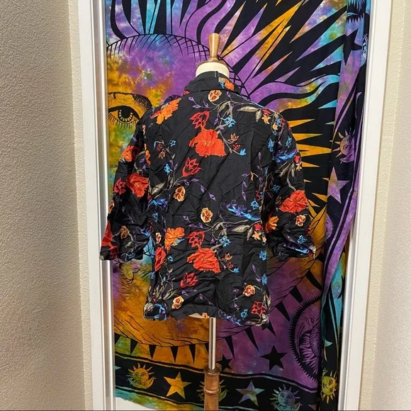 🌈 Lovely floral night button top - Picture 6 of 11